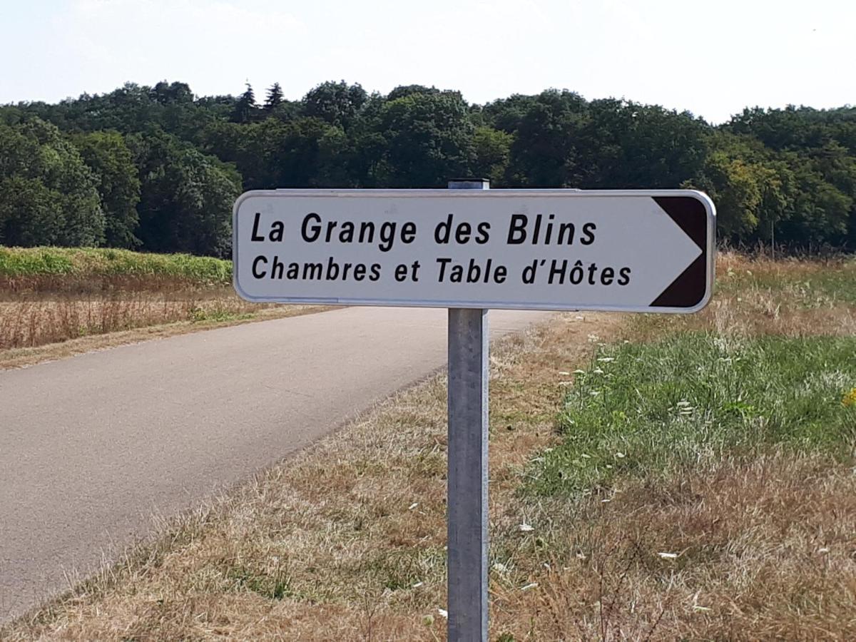 Отель La Grange Des Blins Jouy  Экстерьер фото